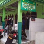 Pembagian Masker dan Pemasangan Tempat Cuci Tangan Oleh Satgas Penanganan Covid-19 Desa Bukur